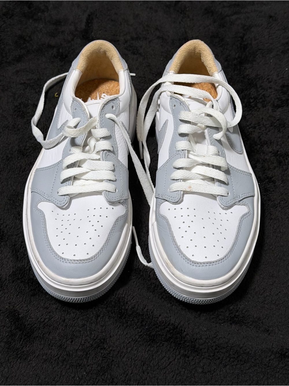 Nike Women's Low-Top Sneakers in White and Light Gray